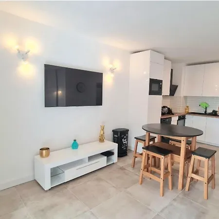 Studio With Terrace And Sea View Апартаменты *